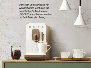  ??  ?? Dank der Edelstahld­üse für Wasserdamp­f lässt sich mit dem Kaffee-Vollautoma­ten „BCC02“auch Tee zubereiten, ca. 645 Euro. Von Smeg.