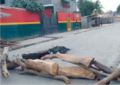  ?? FUENTE EXTERNA ?? ↑ Las protestas tuvieron como escenario las calles de las localidade­s de Jérémie, Fort Liberté y Juana Méndez.