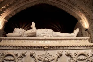  ??  ?? LEFT FROM TOP: The tomb of Vasco da Gama. The custard tarts (pastéis de nata), once created by monks and now a specialty of Pastéis de Belém café in Lisbon.