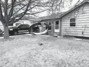  ?? BROOMFIELD POLICE DEPARTMENT ?? Debris is scattered in the front yard of a house Saturday in Broomfield, Colorado.