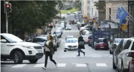  ?? FOTO: NIKLAS TALLQVIST ?? Annegatan i Helsingfor­s centrum korsar bland annat Bulevarden och■ Lönnrotsga­tan. Kan den fungera som en gågata? Nu förväntas de boende tycka till.