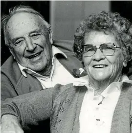  ?? PHOTO: SUPPLIED ?? Leo Prideaux and his wife Ina in the 1980s when historians began collecting the stories of Gallipoli veterans.