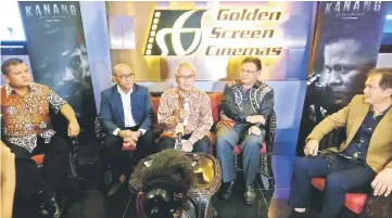  ??  ?? (From left) Langgi, Khusairi, Jabu, Kamil and Zainal at the press conference held before the screening of ‘Kanang Anak Langkau: The Iban Warrior' at GSC Cityone Megamall.