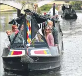  ?? Picture: Martin Apps FM3996763 FM3996775 FM3996764 ?? A flotilla of narrowboat­s arrives ahead of the wedding of folk band members Rachel Tate and Gary Rodwell