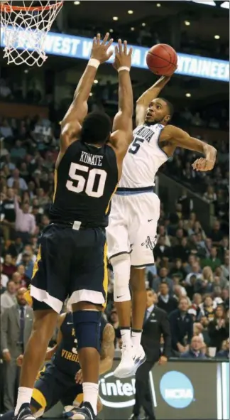  ?? MARY SCHWALM — THE ASSOCIATED PRESS ?? Villanova’s Mikal Bridges, a Great Valley graduate, drives against West Virginia’s Sagaba Konate (50) during the second half Friday in Boston.