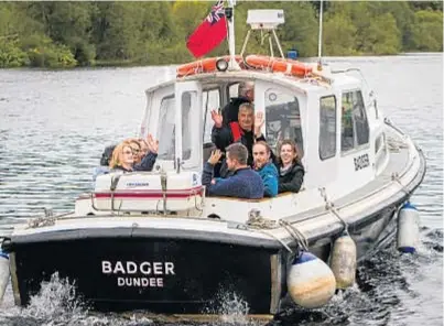  ?? Pictures: Steve MacDougall. ?? Badger setting off from the Fergusson pontoon at Tay Street, Perth.