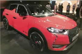  ?? (Photos François Stagnaro) ?? Succès phénoménal sur le stand DS au Mondial avec trois variantes du tout nouveau DS Crossback, désormais en cinq portes. Il sera également décliné en version  % électrique.