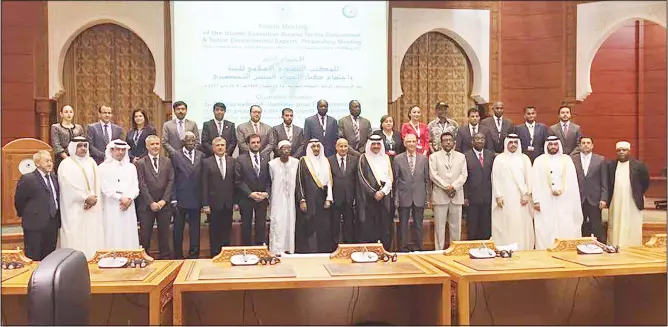  ??  ?? Islamic Executive Bureau of Environmen­t officials pose for a group photo after the 4th meeting in Rabat.