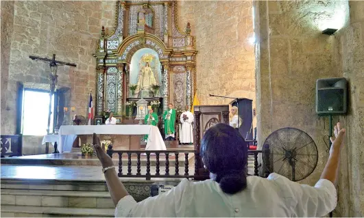  ?? EDWARD ROUSTAND ?? La Virgen de las Mercedes es la madre espiritual de miles de dominicano­s que profesan la fe católica.