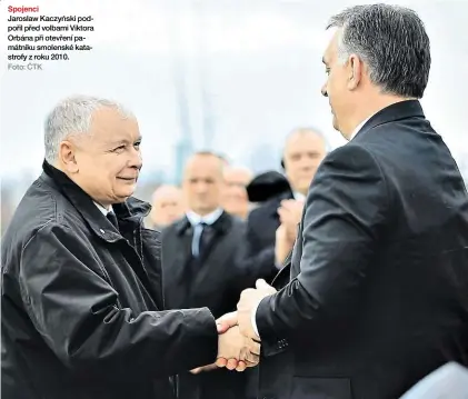  ?? Foto: ČTK ?? Spojenci Jaroslaw Kaczyński podpořil před volbami Viktora Orbána při otevření památníku smolenské katastrofy z roku 2010.