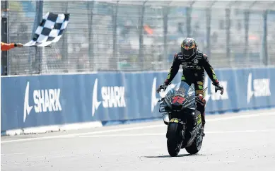  ?? STEPHANE MAHE/REUTERS ?? Marco Bezzecchi cruza la línea de meta en Le Mans.