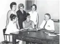  ?? TWEED ARCHIVE ?? Garrett D. C. Morton, Tweed’s clerk, administer­s the oath of office after the historic 1967 election.