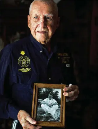  ?? Staff file photo ?? Ward, shown in 2016, holds a photo of himself that was taken in 1935 in Hawaii, where he would live for 13 years. Ward had a 30-year career in the Army and retired as a major.