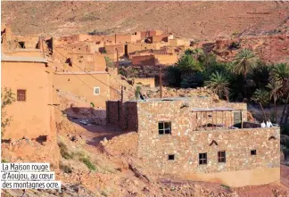  ??  ?? La Maison rouge d’Aoujou, au coeur des montagnes ocre.