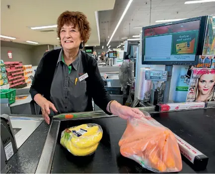  ?? PHOTO: MURRAY WILSON/FAIRFAX NZ ?? Sandra Goodwin, 70, clocks up 30 years as a Countdown ‘checkout chick’.