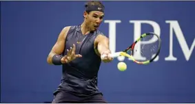  ??  ?? Rafael Nadal heeft zich woensdag ternauwern­ood voor de halve finales van het US Open geplaatst. (Foto: Nusport)
