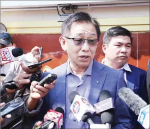  ?? HENG CHIVOAN ?? Government lawyer Ky Tech speaks to reporters at Phnom Penh Municipal Court in January 2020.