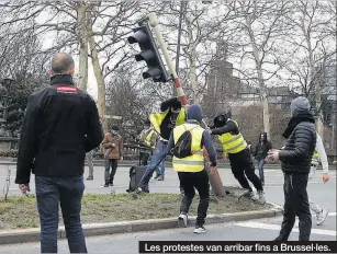  ??  ?? Les protestes van arribar fins a Brussel·les.