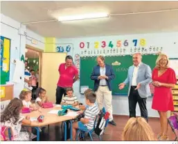  ?? E.S. ?? José Ignacio Landaluce, alcalde de Algeciras, en su visita al CEIP Adalides.