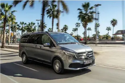  ??  ?? V wie «Viel Klasse auf Rädern»: Die neue Mercedes-Benz-V-Klasse gibts in drei Längen und mit optionalen Liegesitze­n für die zweite Reihe.