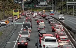  ?? STUFF ?? Buses currently get stuck in traffic on Ngauranga Gorge and there is no dedicated bus lane.