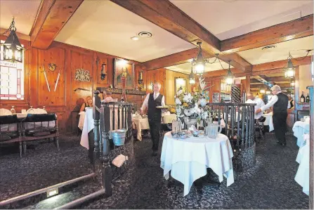  ?? JOHN RENNISON THE HAMILTON SPECTATOR ?? Old world charm, expert servers at Shakespear­e’s.