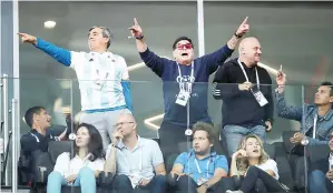  ?? -Gambar Reuters ?? BEKAS pemain Argentina Diego Maradona ketika menyaksika­n perlawanan diantara Argentina dan Iceland baru-baru ini.