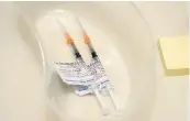  ?? ?? The labelled syringes are placed in a kidney dish and delivered to the vaccinator­s.