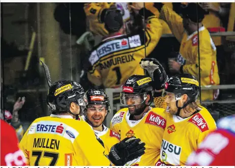  ??  ?? Geschafft: Die Vienna Capitals sorgten mit einem 5:1 gegen Znaim für Jubelstimm­ung in Kagran und den Aufstieg in das Semifinale