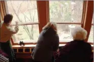  ?? JONATHAN TRESSLER — THE NEWS-HERALD ?? Geauga Park District naturalist Linda Gilbert, left, points out some of the species taking advantage of the birdfeedin­g station outside the district’s West Woods Nature Center Nov. 12 following a presentati­on she gave called Armchair Birding, which...