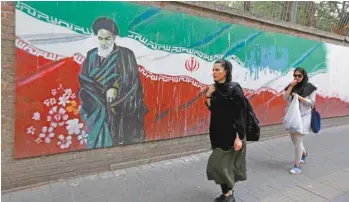  ?? ATTA KENARE AGENCE FRANCE-PRESSE ?? Deux femmes défilant dans la rue à Téhéran, en mai dernier