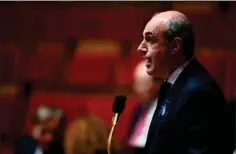 ?? ?? Lederen af det republikan­ske parti i Frankrig, Olivier Marleix, er efter praesident Macrons håndtering af dn franske økonomi.
Foto: Julien de Rosa/AFP