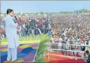  ??  ?? Tonk MLA and former deputy CM Sachin Pilot addresses a kisan mahapancha­yat held in Rajasthan on Friday.
HT PHOTO