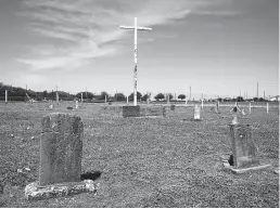  ?? Mark Mulligan / Staff photograph­er file ?? The Old Imperial Farm cemetery houses bodies of workers believed to have been part of a convict leasing system in Sugar Land.