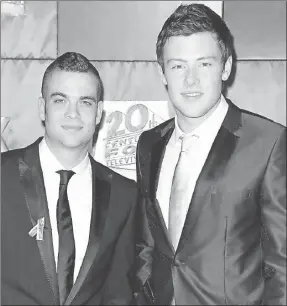  ??  ?? Mark Salling (izquierda) —con Cory Monteith en la ceremonia del Globo de Oro en 2010— falleció ayer