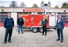  ?? FOTO: RHEIN-KREIS ?? Der Rhein-kreis Neuss hat jetzt ein 163.000 Euro teures Notstromag­gregat bei der Feuerwehr in Jüchen stationier­t.