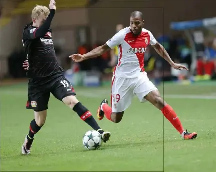  ?? (Photo C. D.) ?? Après avoir arraché un match nul à domicile contre Leverkusen (-), Sidibé et Monaco espèrent l’emporter à Moscou.