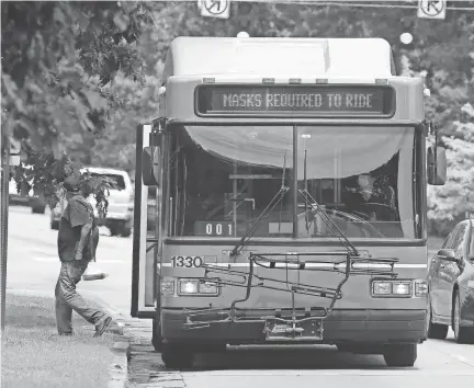  ?? MICHAEL CLEVENGER/COURIER JOURNAL ?? A passenger departs a TARC bus on Eastern Parkway near Preston in 2020.