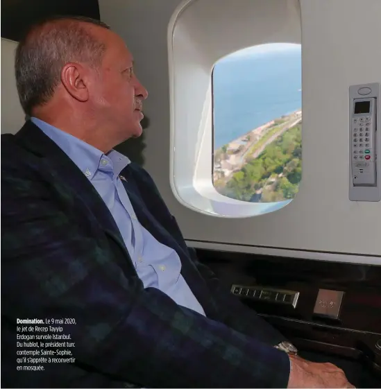  ??  ?? Domination. Le 9 mai 2020, le jet de Recep Tayyip Erdogan survole Istanbul. Du hublot, le président turc contemple Sainte-Sophie, qu’il s’apprête à reconverti­r en mosquée.