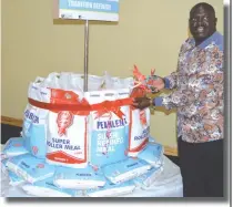  ??  ?? National Foods managing executive Mr Chipo Nheta cuts a ribbon to officially launch the company’s newly-packaged and traditiona­lly refined mealie-meal at a Bulawayo hotel recently