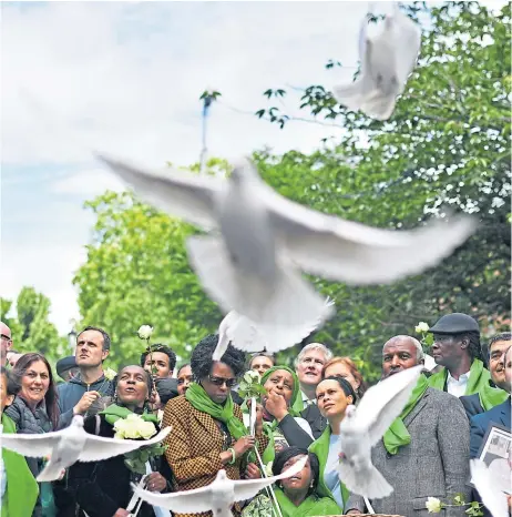  ?? Picture Dominic Lipinski ?? Doves are released outside St Helen’s church in London as part of a service in 2019 to mark the two-year anniversar­y of the Grenfell fire