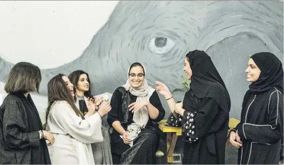  ?? PHOTOS: FOR THE WASHINGTON POST BY IMAN AL-DABBAGH ?? Salwa al-Dharrab, centre, founder of Nabt Fenjan, an all-women’s café in Riyadh, chats with friends and fellow baristas.