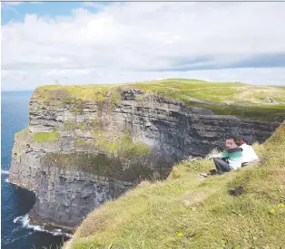  ?? DOMINIC ARIZONA BONUCCELLI ?? For a more peaceful (and cheaper) experience, it’s better that visitors head to the Cliffs of Moher early or late in the day rather than during peak midday hours.