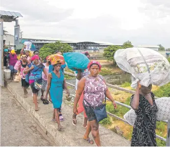  ?? ?? Aunque el comercio binacional con Haití se mantiene, el intercambi­o comercial ha disminuido, por el caos que generan las bandas en la capital haitiana.