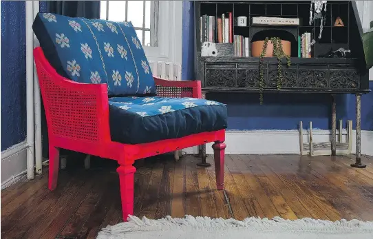  ?? PHOTOS: KATHERINE FREY/WASHINGTON POST ?? Holley Simmons had this $40 chair reupholste­red for a fresh new look. Estate sales are a great source for inexpensiv­e finds, she says.