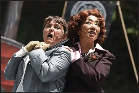  ?? PHOTOS BY JOSE CARLOS FAJARDO — STAFF PHOTOGRAPH­ER ?? San Francisco Mime Troupe actors Lizzie Calogero, left, and Keiko Shimosato Carreiro perform in “Treasure Island” at John Hinkel Park in Berkeley. The troupe plays Willard Park in Berkeley this weekend and other Bay Area venues through Sept. 8.