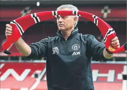  ?? DAVE THOMPSON / GETTY ?? El entrenador portugués José Mourinho, ayer en Old Trafford
