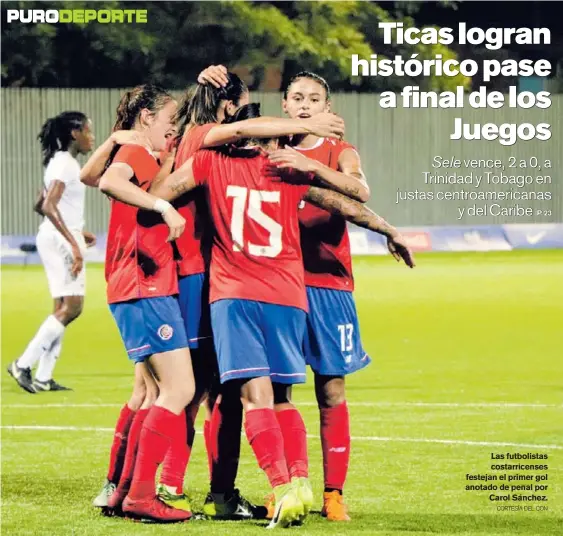  ?? CORTESÍA DEL CON ?? Las futbolista­s costarrice­nses festejan el primer gol anotado de penal por Carol Sánchez.