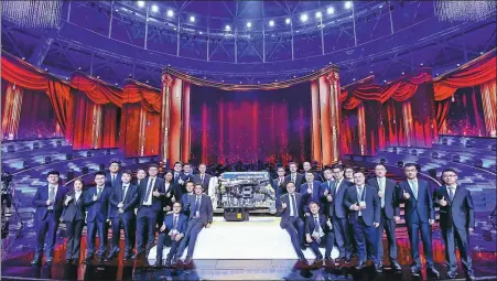  ?? PHOTOS PROVIDED TO CHINA DAILY ?? Weichai Group’s research and developmen­t team members pose for a picture with the new diesel engine.