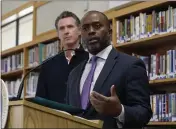  ?? RICH PEDRONCELL­I — THE ASSOCIATED PRESS, FILE ?? State Superinten­dent of Public Instructio­n Tony Thurmond, with Gov. Gavin Newsom in 2019, said that the new funding will make it much easier for schools that choose to reopen.